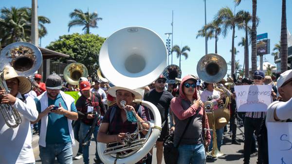 Música banda en Mazatlán:  Municipio y músicos acuerdan horarios para tocar en la playa
