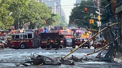 (VIDEO) Grúa colapsa en Nueva York; deja al menos a 6 personas heridas