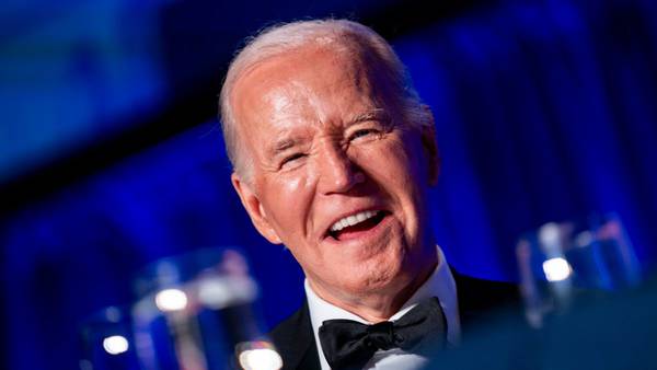 ¿Biden usa de bufón a Trump? Presidente de EU busca votos con burlas y chistes hacia su adversario