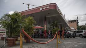 Crisis de combustible aún no toca fondo en Venezuela con paro de refinería 