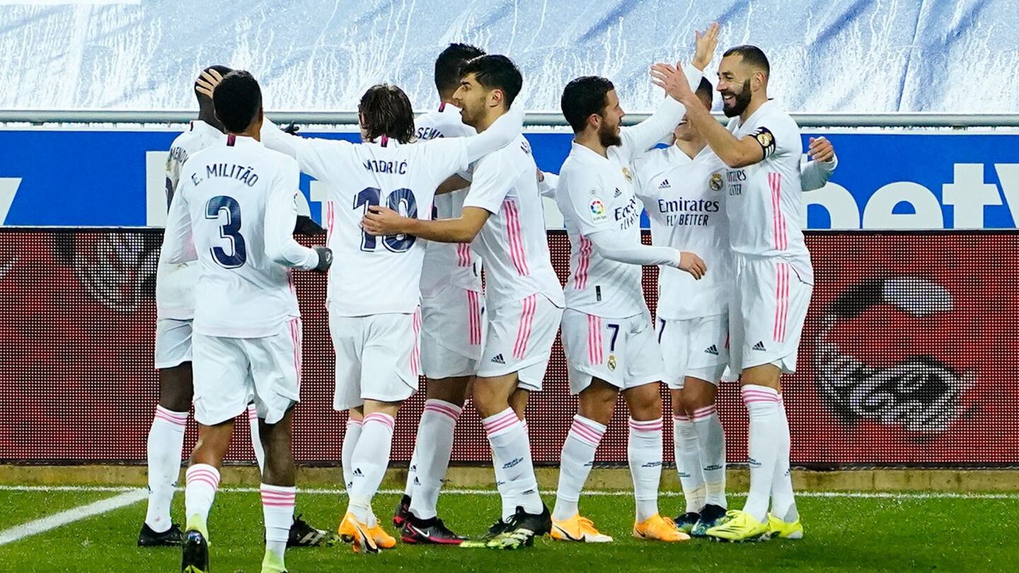 El brillante dúo Hazard - Benzema otorga triunfo contundente a Real Madrid ante el Alavés