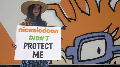 Alexa Nikolas, actriz de ‘Zoey 101′, protestó contra abuso infantil en Nickelodeon