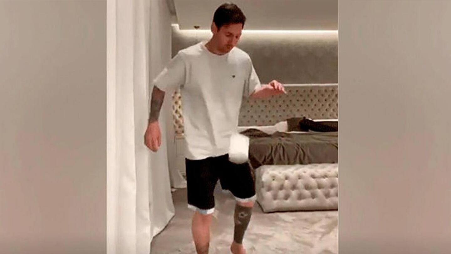 Messi dio muestras de su excelsa técnica individual en el reto más viral de las redes sociales