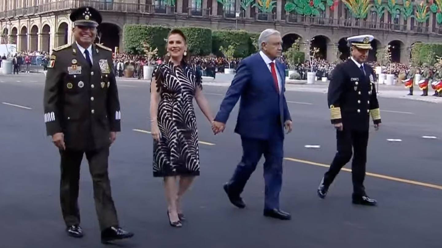 Así es el vestido de Beatriz Gutiérrez Müller en el Desfile del 16 de  septiembre – El Financiero