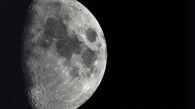 La Luna tendrá nuevo cráter; basura espacial golpeará al satélite el próximo viernes