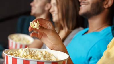 Palomitas de maíz: ¿Qué tamaño te conviene más comprar cuando vas al cine?