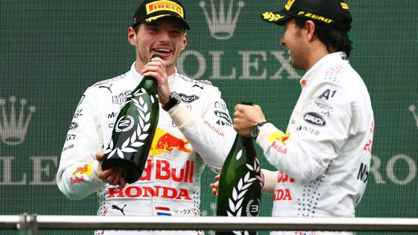 ‘Checo’ Pérez y Max Verstappen echan ‘carreritas’ con avalanchas previo al GP de EU