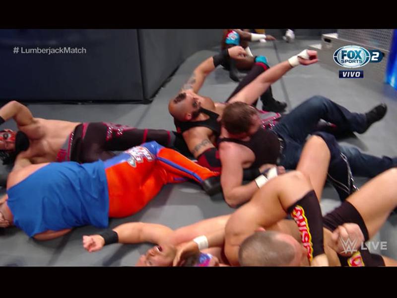 Ambrose retuvo su título en medio del caos