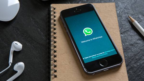 '¡Te tengo un chisme!' ¿Es más seguro y eficaz enviar mensajes de voz a través de WhatsApp?