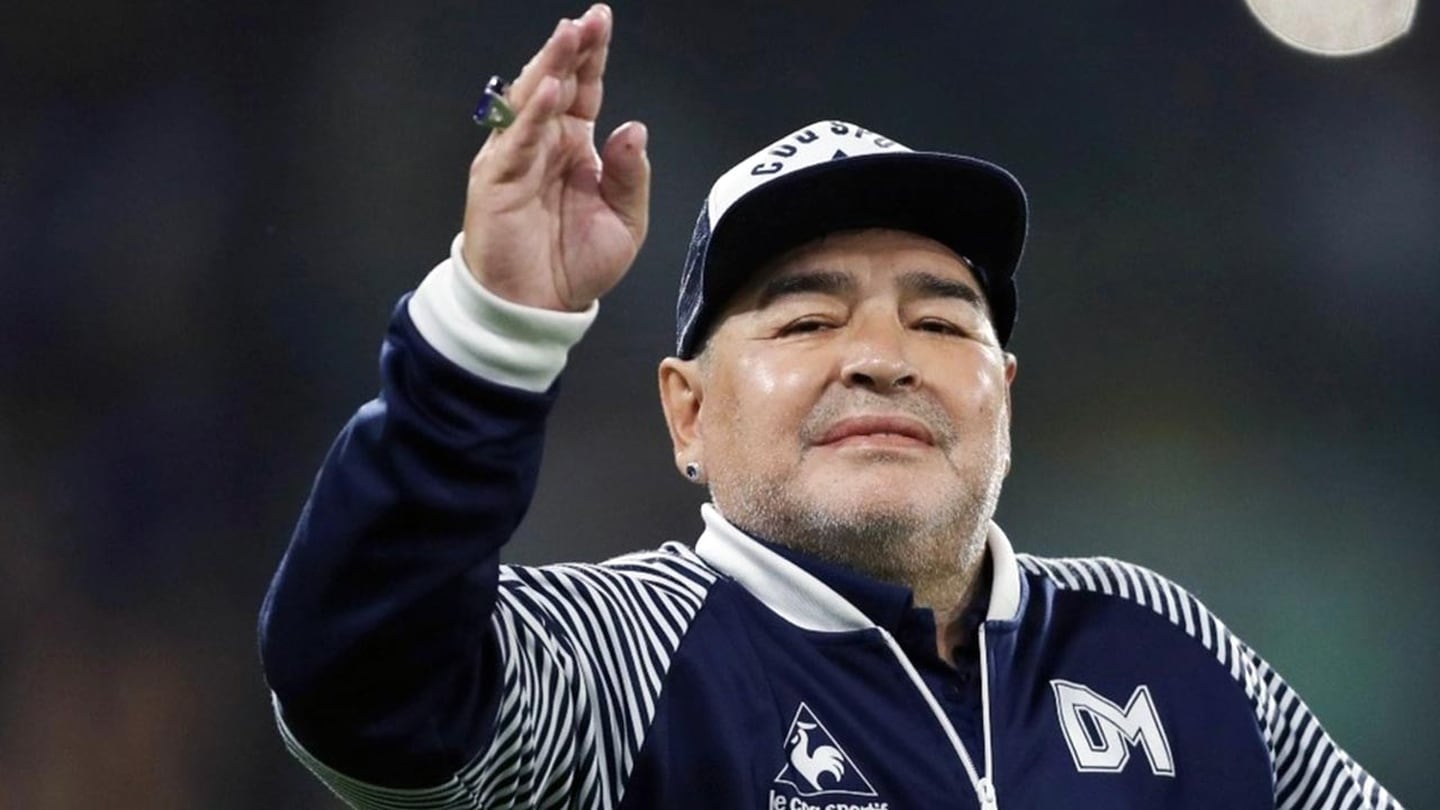 Reportan como exitosa la intervención quirúrgica realizada a Diego Maradona en Argentina