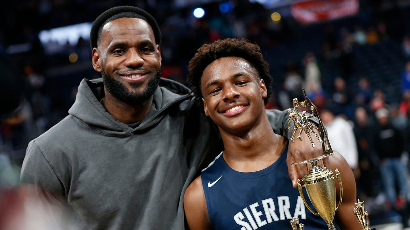 La razón por la que LeBron James extendió su contrato con Lakers: Jugar con su hijo