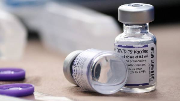¿Y si nos ponemos 4? Tercera dosis de la vacuna Pfizer resta eficacia a los 3 meses con ómicron