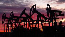 Petróleo ‘va de gane’: registra la mayor alza trimestral en más de un año