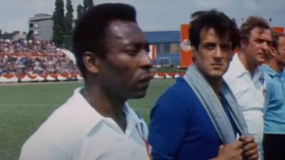 Pelé actuó con Sylvester Stallone en una película: ‘Tengo un dedo roto tras intentar parar su penal’