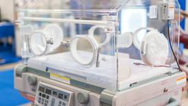 Bebé recién nacido es diagnosticado con coronavirus en Wuhan