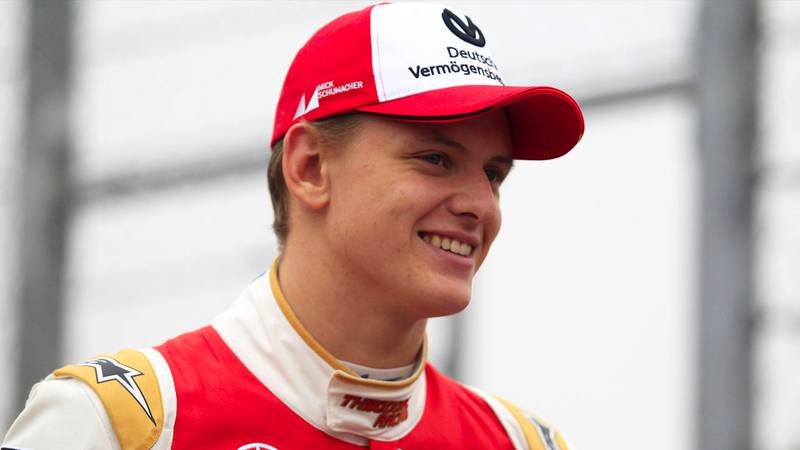 Tras los pasos del padre: Mick Schumacher firma con la academia de Ferrari