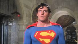 ‘Superman’ es la voz de la alerta sísmica: Esta es la historia del actor que la interpreta