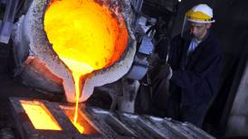 Tensión comercial ‘dobla’ a los metales en el mercado
