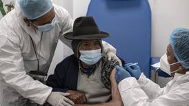 Bolivia pide ayuda al mundo, mientras empieza a agotar sus vacunas para el COVID