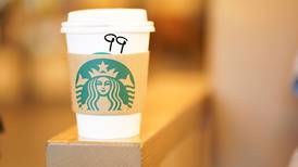 Este domingo tu vaso de Starbucks será marcado con un '99' ¿por qué?