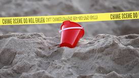 Muere una niña de 7 años en playas de Florida; quedó enterrada en hoyo de arena donde jugaba