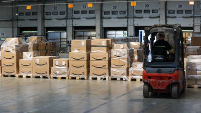 Ya ni la... Bezos: Amazon rompe récord al perder un billón de dólares en valor de mercado