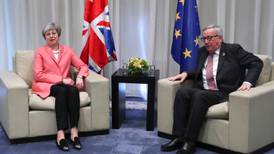 Ante peligro de un retraso, May insiste en cambiar el acuerdo del Brexit