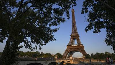 Turista mexicana sufre violación grupal en Francia: Esto sabemos del caso en Torre Eiffel