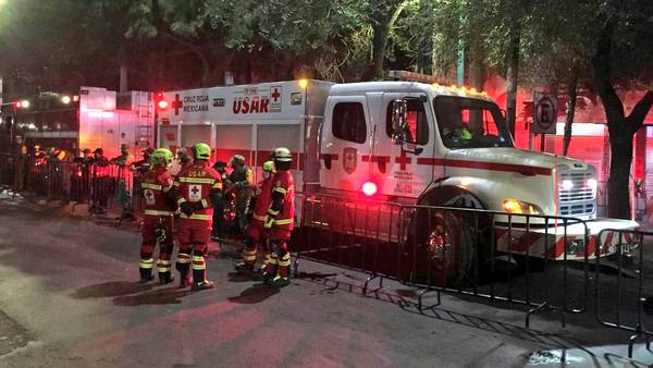Cruz Roja labora para rescatar cuerpos que siguen atrapados tras desplome en L12 del Metro
