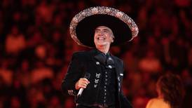 ¿Alejandro Fernández en estado de ebriedad? Critican al cantante tras actitud en concierto