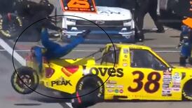 Piloto de la NASCAR atropelló a un mecánico en su entrada a pits (VIDEO)