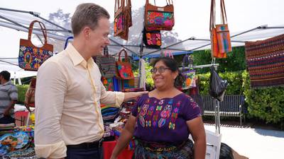Manuel Velasco se reúne con artesanos de Michoacán en EU; propone crear ‘Marca México’