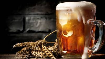 Lata, botella, caguama o barril: ¿Cómo te conviene comprar la cerveza?