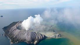 Erupción de volcán en Nueva Zelanda deja al menos 5 muertos y ocho desaparecidos