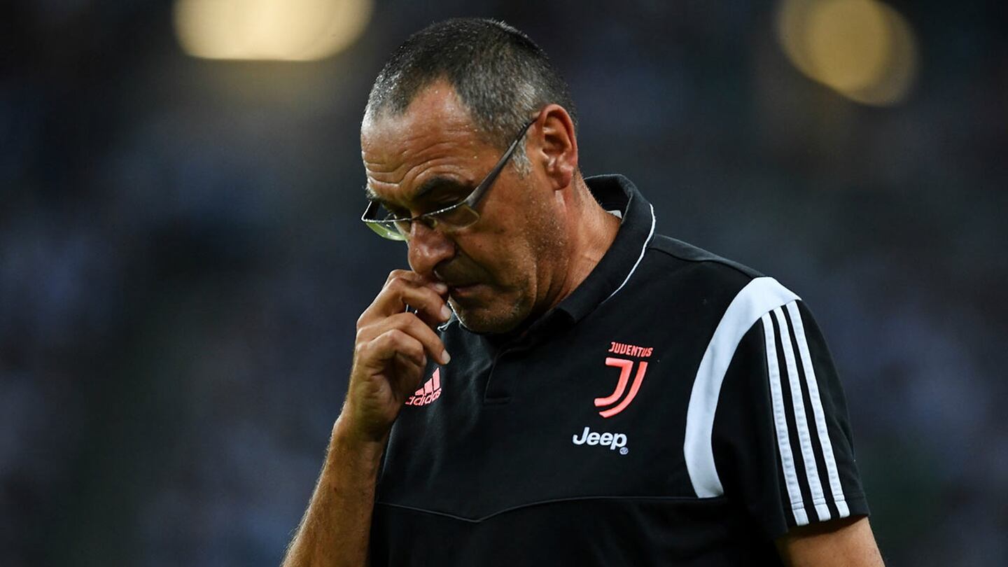 ¿Por qué Maurizio Sarri está en duda para iniciar en el banquillo con la Juventus?