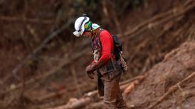 Suman 115 muertos tras colapso de represa en Brasil