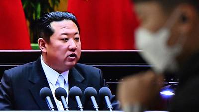 Y el COVID llegó a Corea del Norte: Kim Jong-Un ordena confinamiento total por primer caso