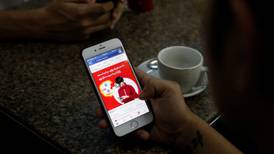 Facebook retira páginas de altos cargos militares de Myanmar