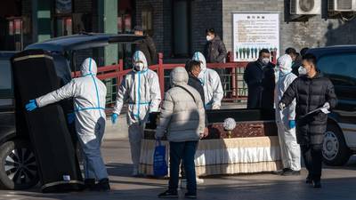Crematorios en China se saturan por COVID-19... Familias esperan semanas por un lugar para sus seres queridos