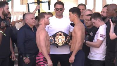 ‘Canelo’ Álvarez vs. Dmitry Bivol: Así fue el pesaje y el último cara a cara previo a la pelea