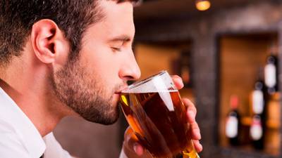 No canceles esa ‘chelita’: 4 beneficios de tomar cerveza 