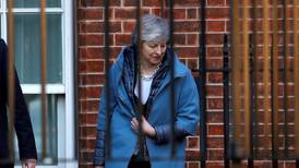 Parlamento británico da 'revés' a May y rechaza su plan sobre el Brexit