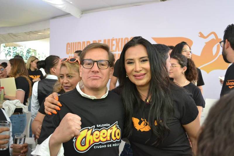 En la imagen, Salomón Chertorivski y Esther Mejía Bolaños, quien declinó a favor de Morena. (Foto: Facebook | Bolaños Mejia Esther)