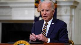 Biden retira medida que bloqueaba tarjetas de residencia permanente para migrantes