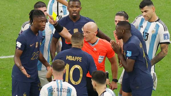 Marciniak y otros árbitros que se defendieron de las críticas tras una final de Copa Mundial