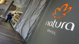 Bancos se acercan a Natura ante posible adquisición de Avon