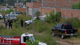 Suman 16 cuerpos hallados en fosa clandestina de Tonalá 
