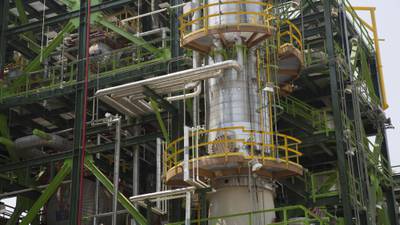 Pemex prevé menos exportaciones para abastecer refinería de AMLO