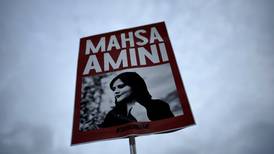 Caso Mahsa Amini: Irán condena a prisión a dos periodistas que revelaron el asesinato