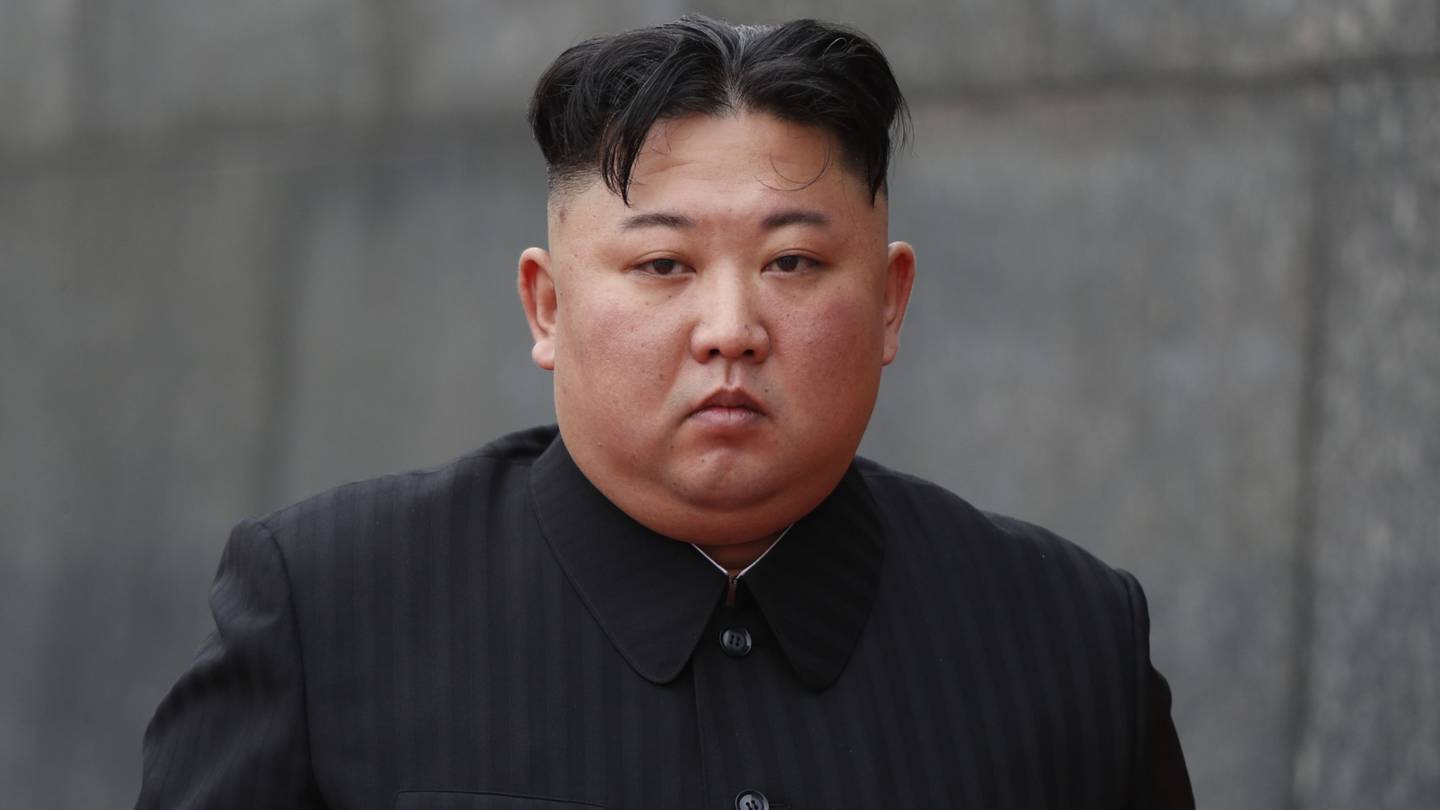 Qué le pasa a Kim Jong-un? Salud del líder tiene un nuevo 'misterio': un  vendaje en la cabeza – El Financiero